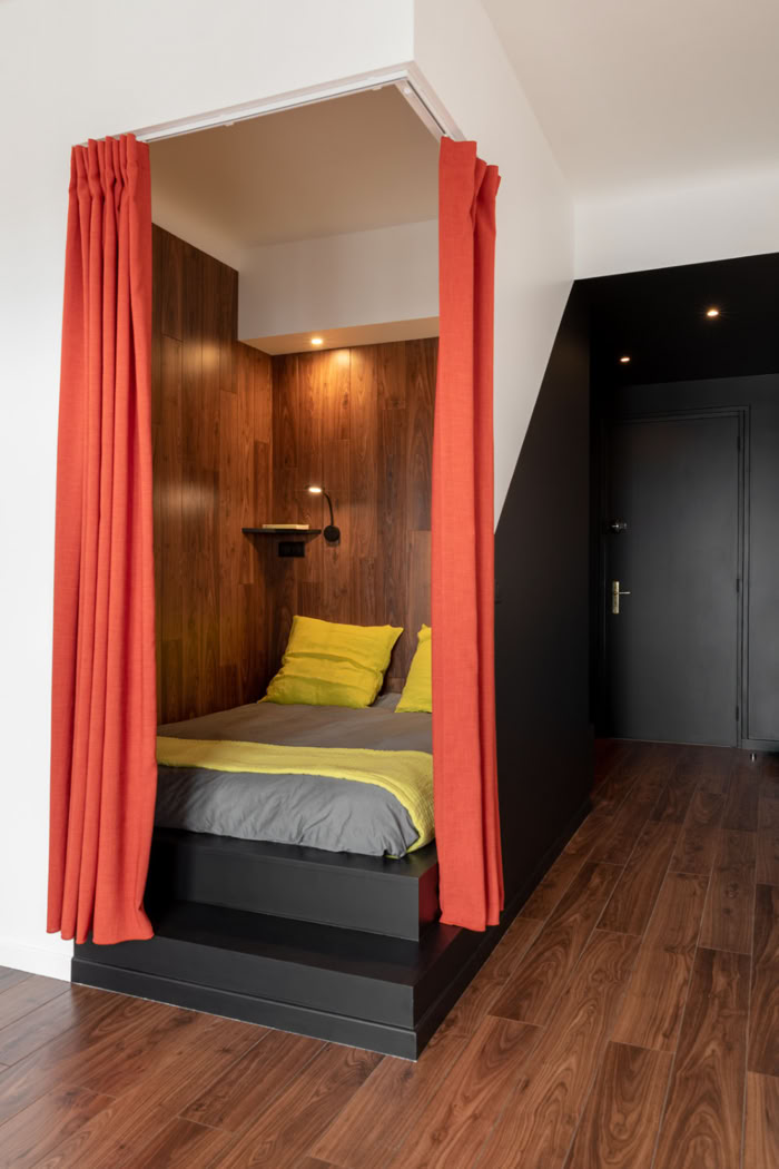 Création d'un espace nuit en alcôve avec menuiserie personnalisée, projet de rénovation Moselle.